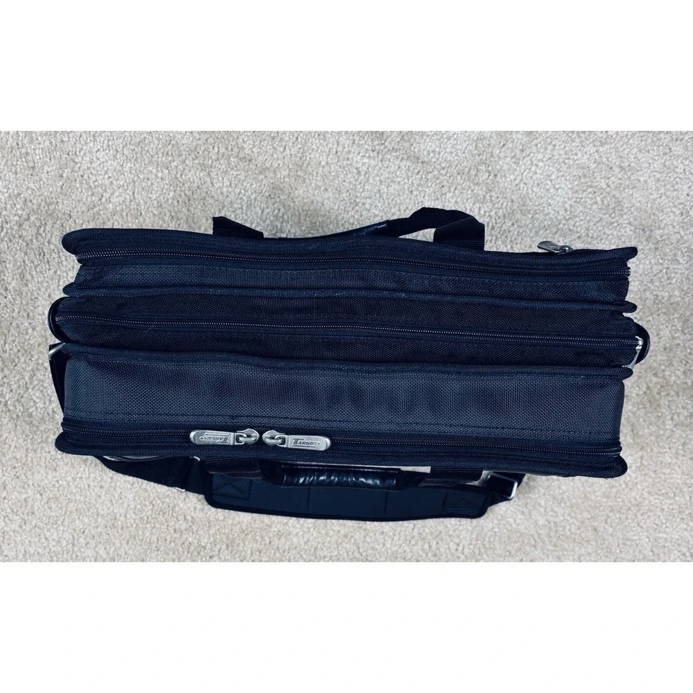 Targus 15.6 Nylon Black Laptop Messenger Bag Multiple Compartments 16x13x4